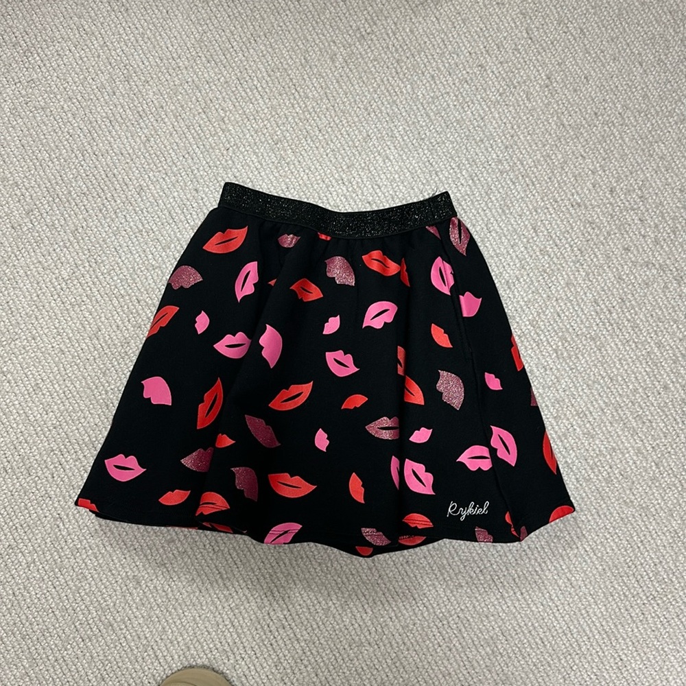 lightly worn lip skirt